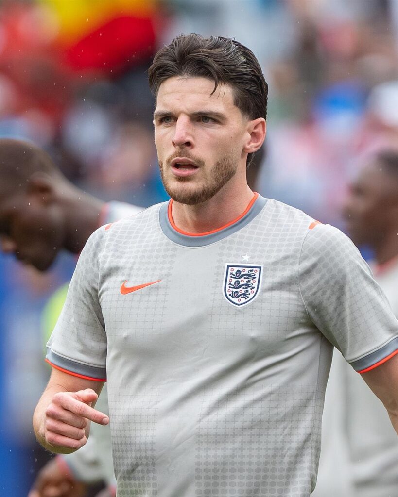 Declan Rice in England's grey warm-up shirt at the 2026 World Cup