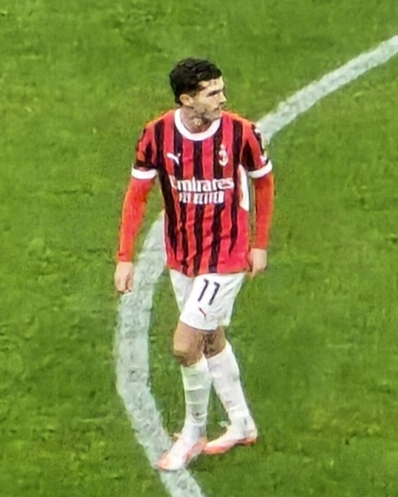Christian Pulisic in Milan's red and black shirt against Cagliari in January 2025