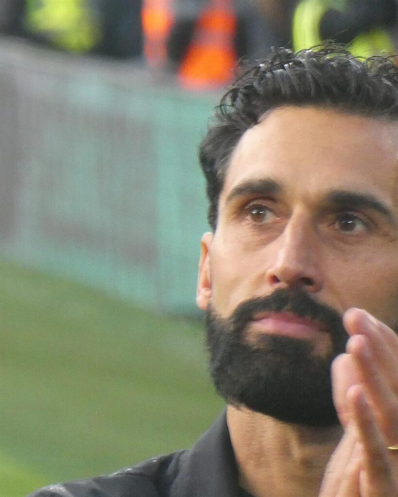Alvaro Arbeloa clapping fans
