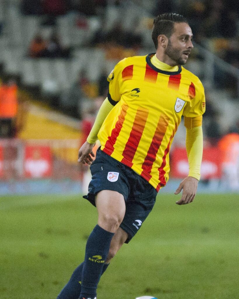 Sergio Garcia on the ball in a Catalonia game