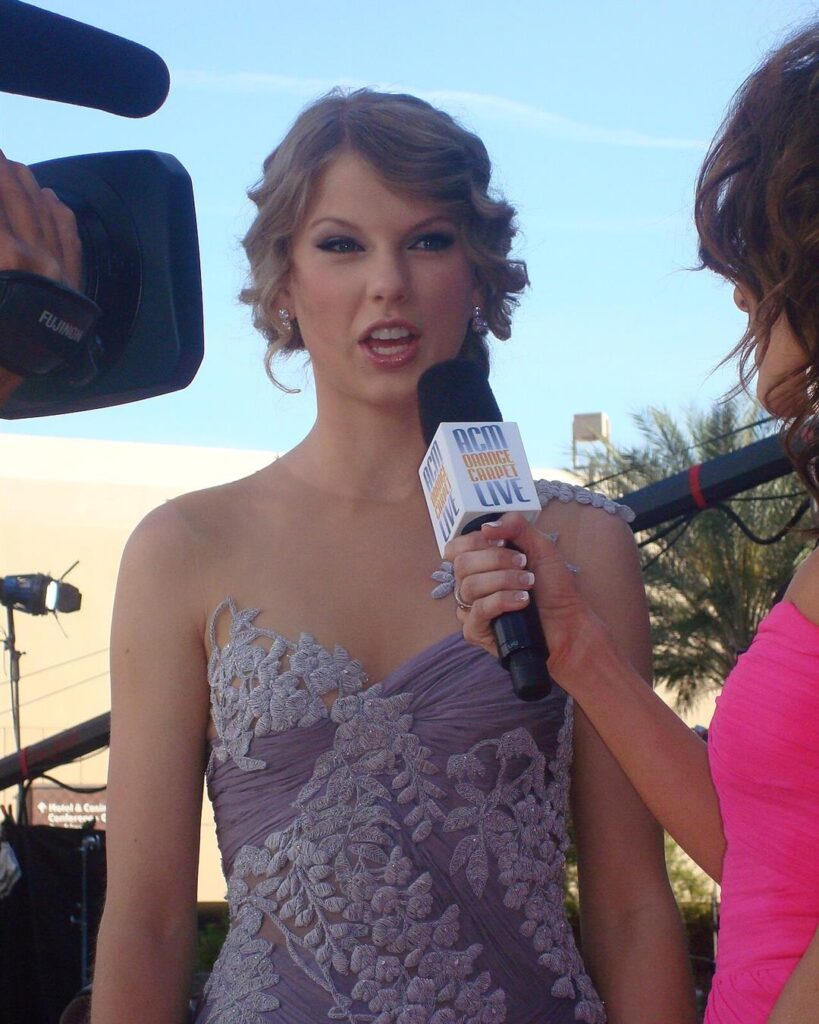 Taylor Swift in a lilac gown giving an interview at the 2010 Academy of Country Music Awards
